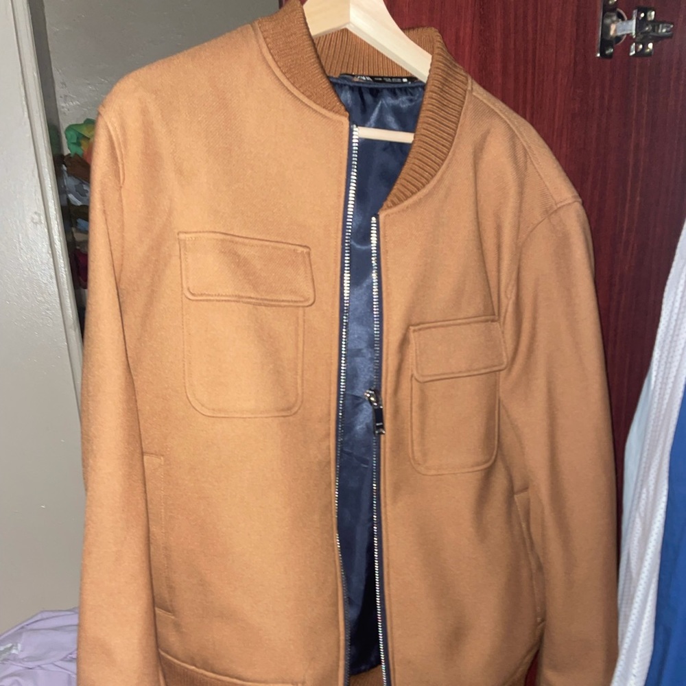 Sophisticated chic brown men jacket in new condition